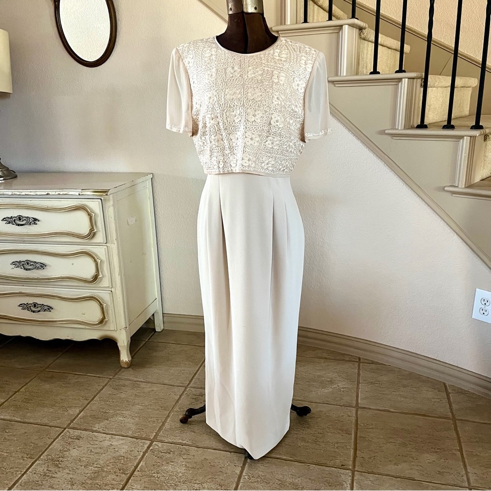Vintage Donna Morgan Cream Women’s Size 10 Embroidered White Beaded Maxi Dress